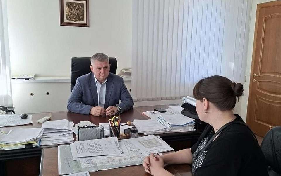 Проблему захламления в общежитии на Пеше-Стрелецкой взял на контроль депутат гордумы Воронежа