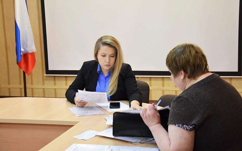 Депутат Воронежской областной Думы от партии «Единая Россия» Наталья Рачинская провела прием граждан в управе района