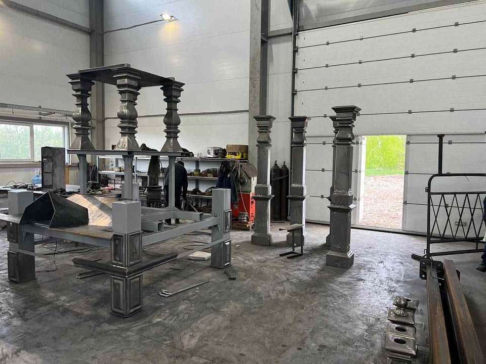 Сборку беседки "Михайловских часов" завершают в Воронеже