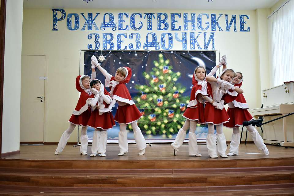 В Ленинском районе зажглись рождественские звёздочки 