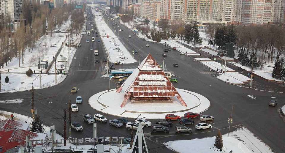 Пирамиду у памятника Славы в Воронеже ремонтируют без ограничения движения