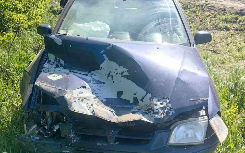 В больницу попали женщина и мужчина после ДТП попутных иномарок под Воронежем