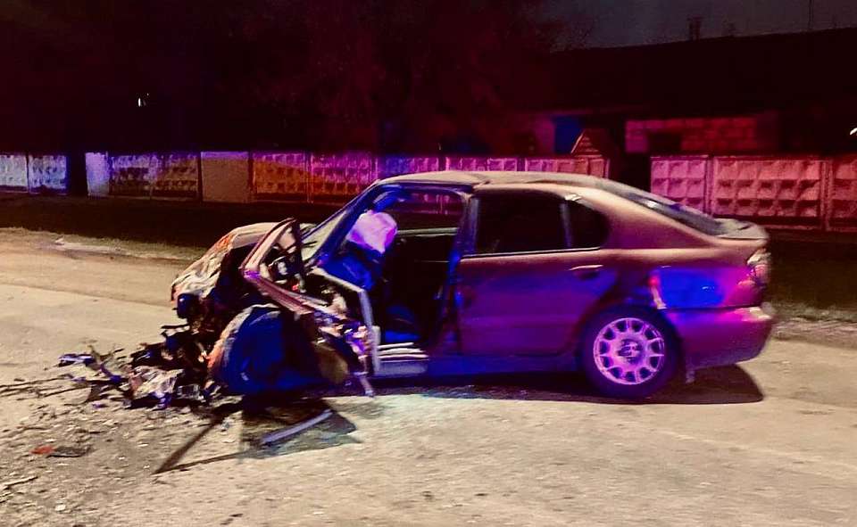 Водители и 17-летняя девушка пострадали в ДТП двух иномарок под Воронежем