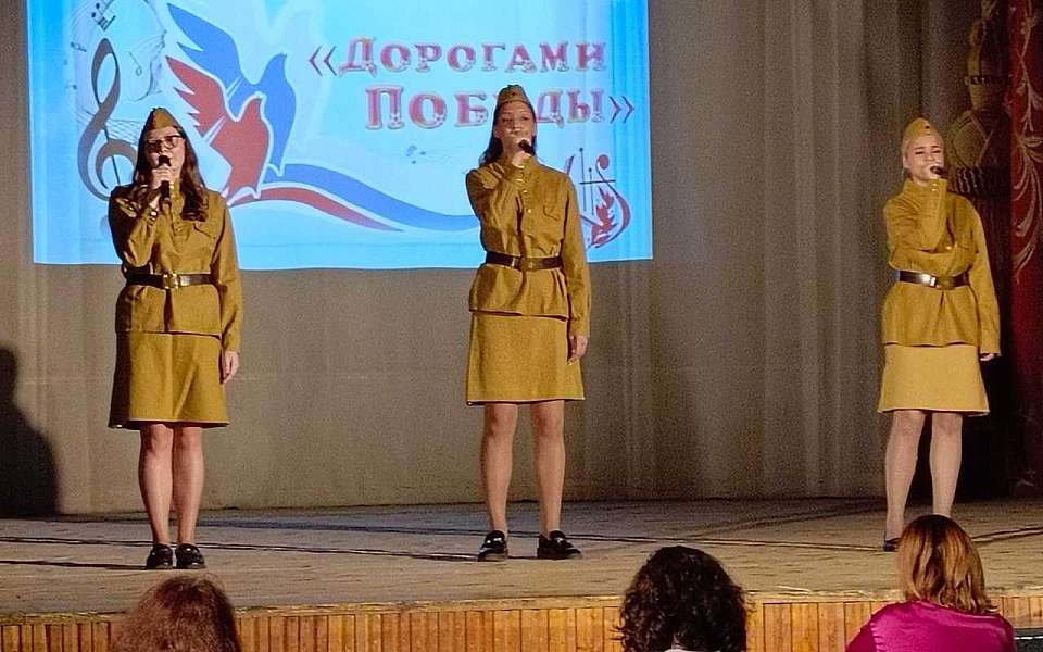 В Коминтерновском районе прошел городской фестиваль патриотической песни