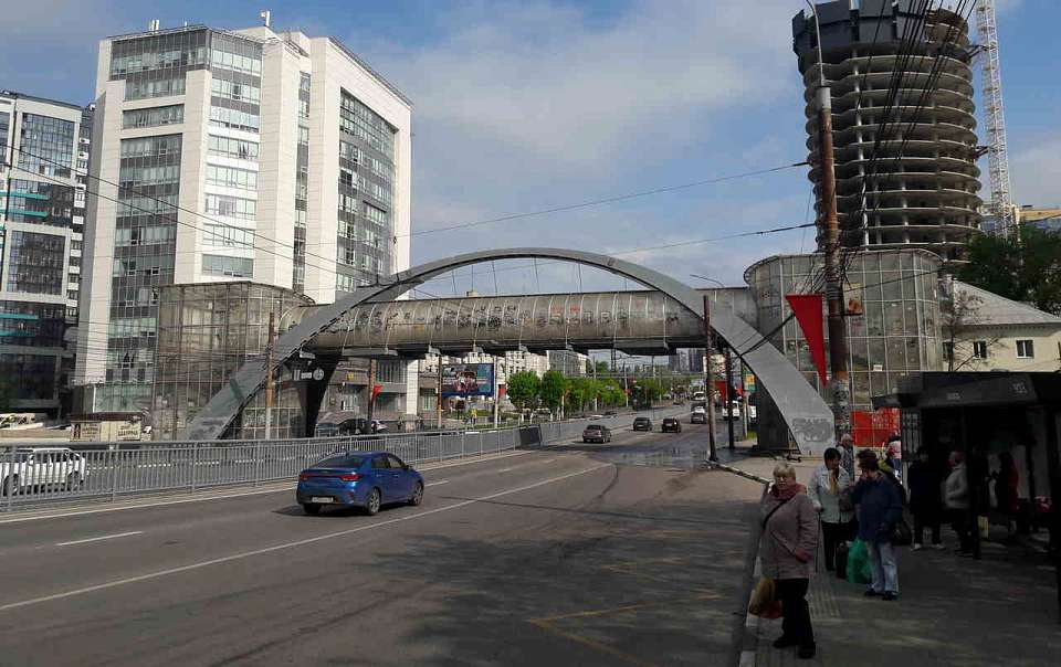 Движение на Московском проспекте в Воронеже изменят из-за ремонта надземного перехода