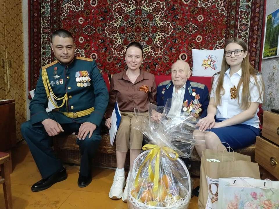В Коминтерновском районе поздравляют ветеранов