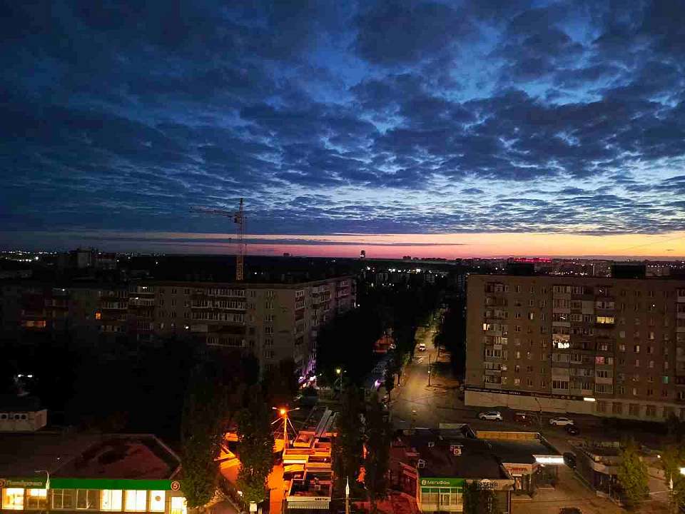 Воронежцы сообщили о звуках взрывов после сигнала воздушной тревоги вечером 13 октября