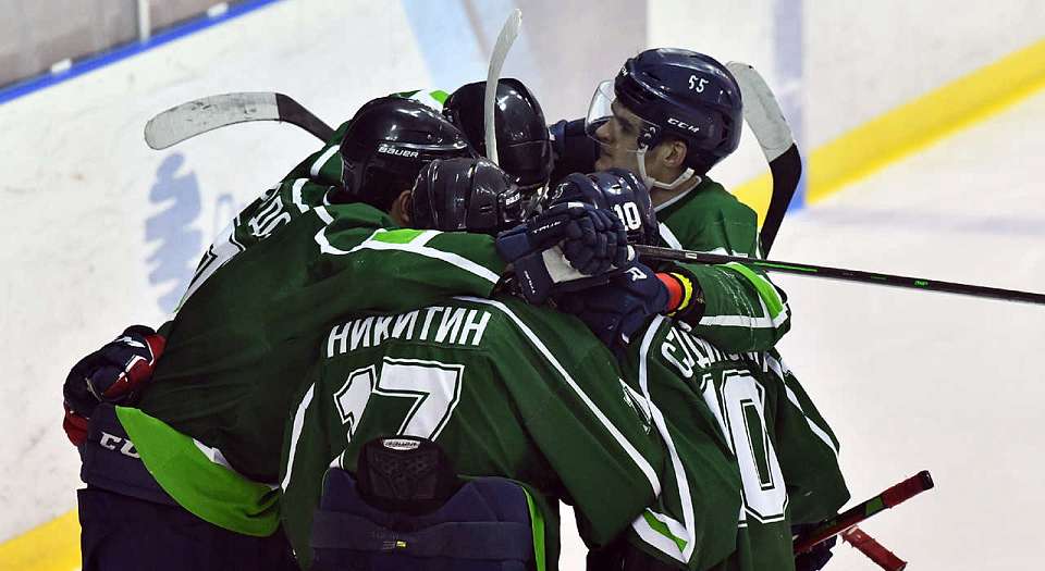 Хоккеисты «ЭкоНивы-Бобров» сократили отставание в серии с тамбовчанами
