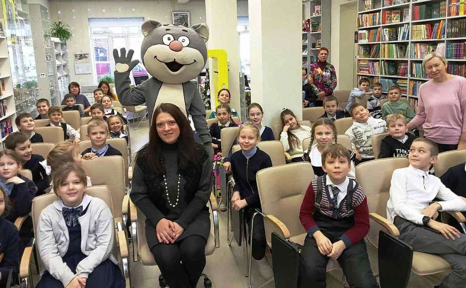 С воронежскими ребятами встретилась автор книги «Приключения кота Альфреда» Юлиана Протасова