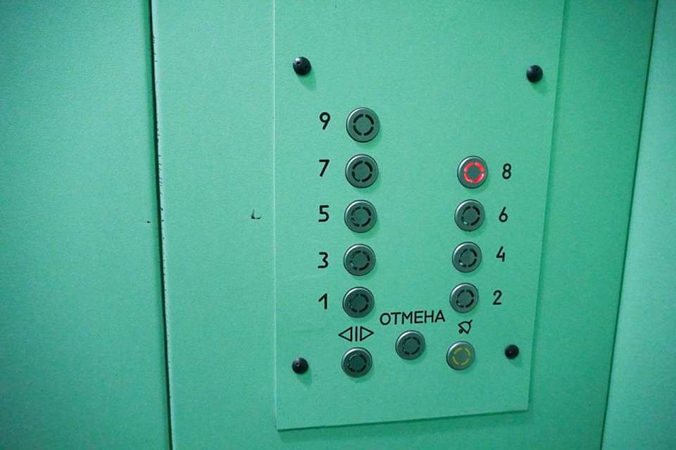 Все 55 запланированных на год лифтов обновили в воронежских многоэтажках