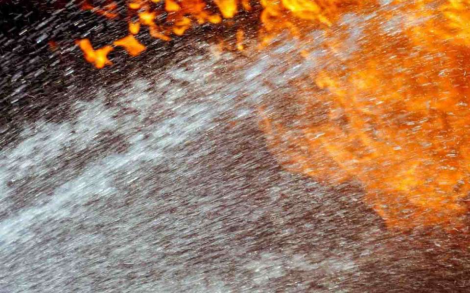 Пожары на крупных складах начались после атаки БПЛА под Воронежем