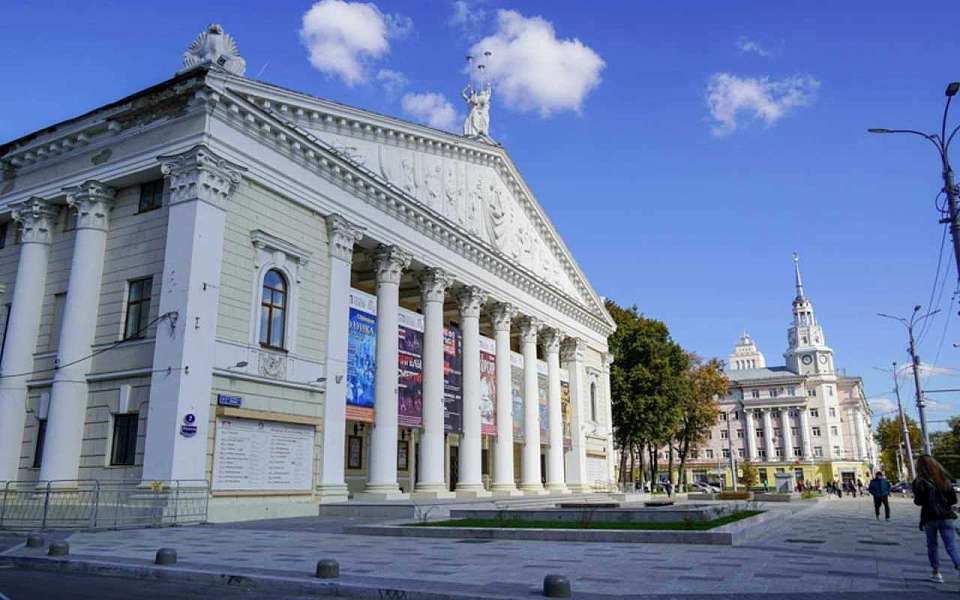 Министру культуры РФ показали оперный театр в Воронеже