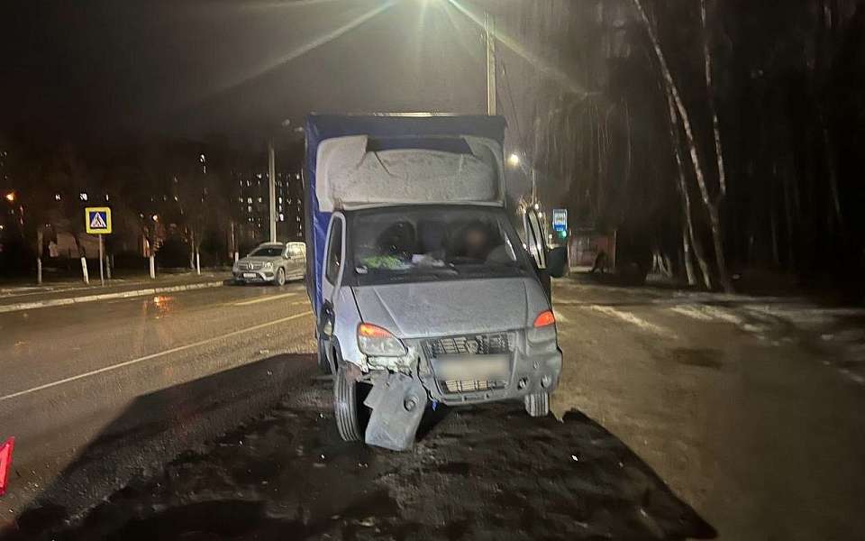  Двух человек сбил на переходе в Воронеже водитель грузовой «Газели»