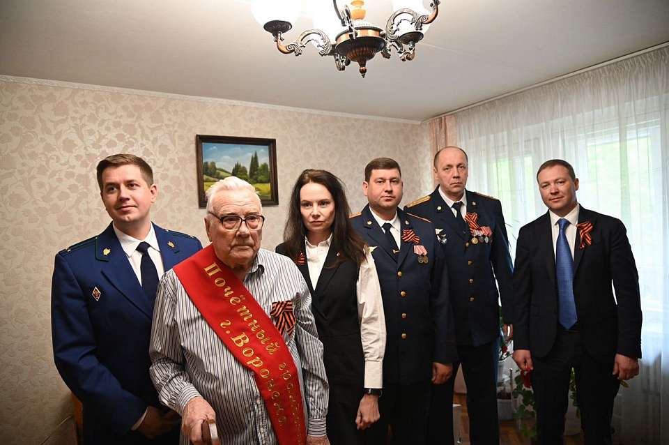 В Коминтерновском районе поздравляют ветеранов