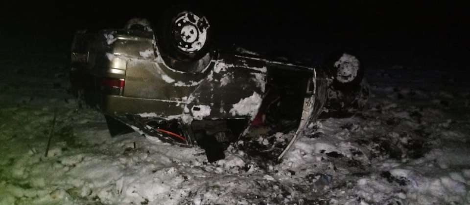 В опрокинувшейся на воронежской трассе легковушке пострадала 15-летняя девочка 