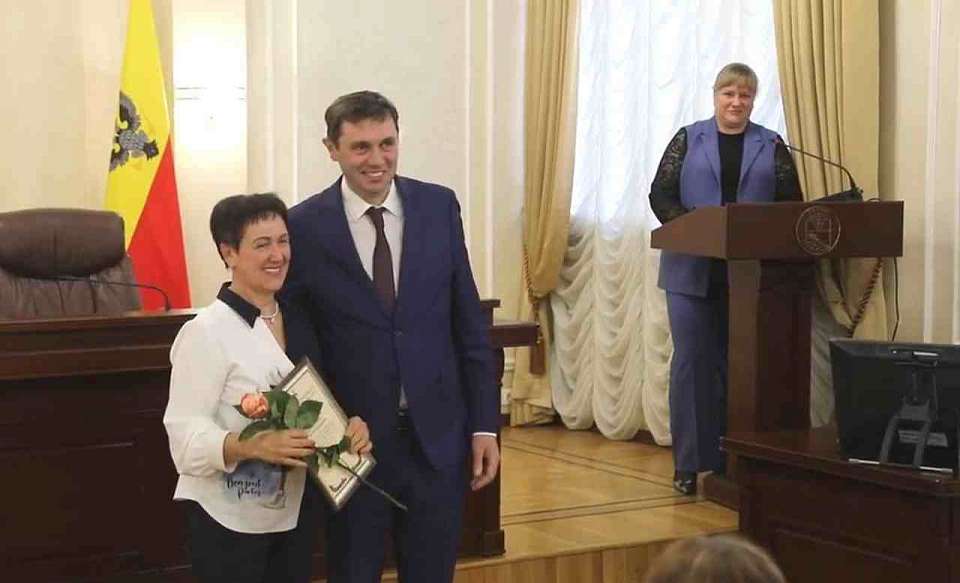 Мэр Воронежа поздравил сотрудниц городских комбинатов благоустройства