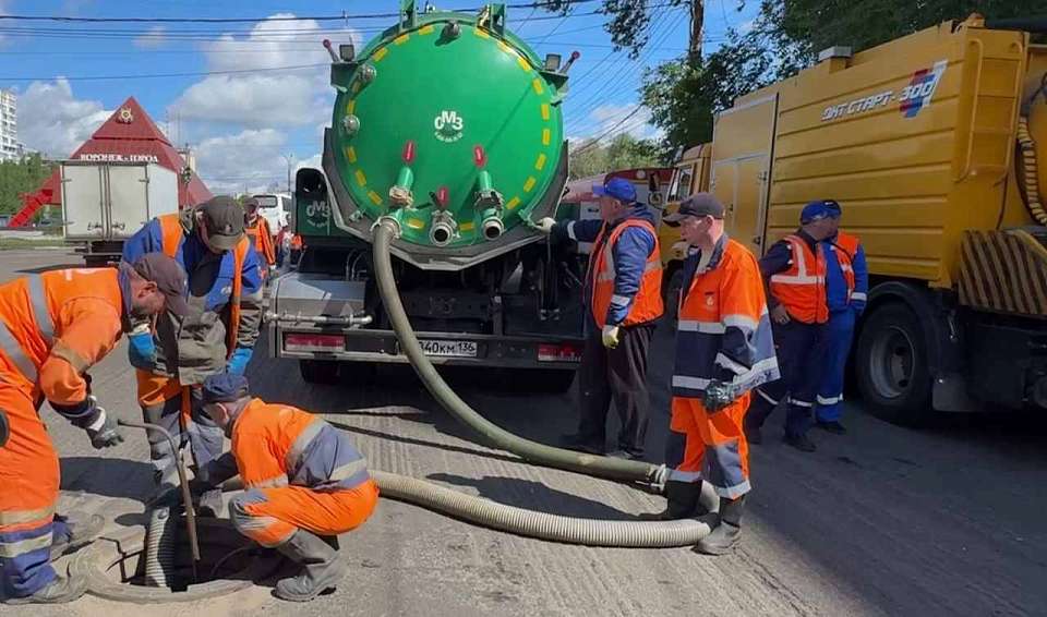 В Воронеже сотрудники РВК смонтируют временный 350-метровый трубопровод на Московском проспекте