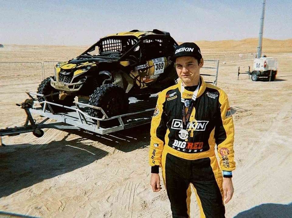 Воронежский гонщик одержал победу в ралли по пустынным дюнам в Эмиратах