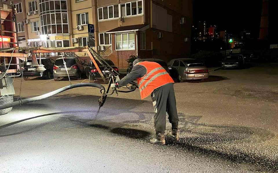 В Ленинском районе ремонт дорог продолжается