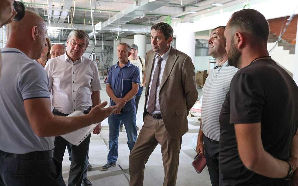 Мэр Воронежа Сергей Петрин оценил ход ремонта в школе №45