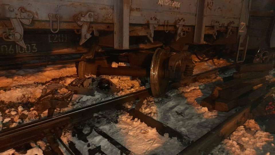 Фото с места схода девяти вагонов опубликовали воронежские следователи