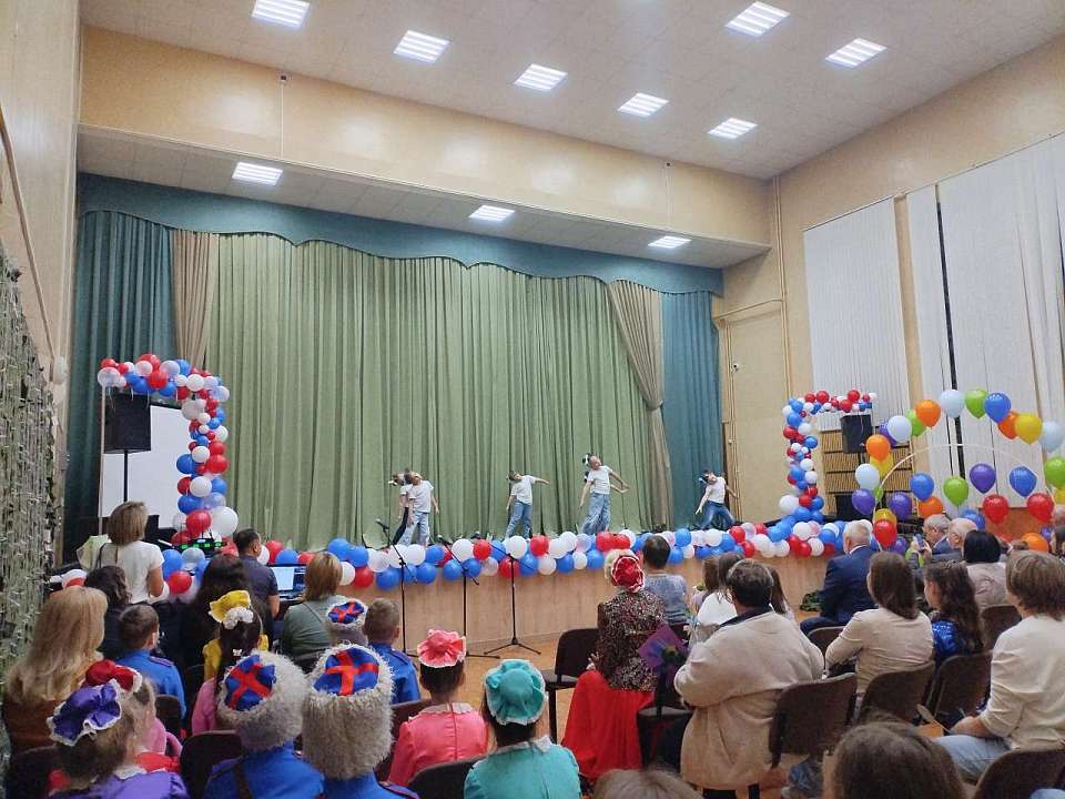 В Коминтерновском районе стартовал одиннадцатой сезон летней школы рисования