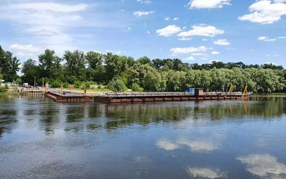 Через реку Дон в Воронежской области смонтировали двухполосный наплавной мост