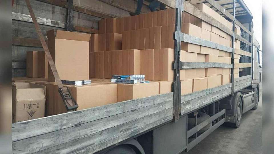 В Воронежской области жителя ЛНР задержали с фурой нелегальных сигарет на 53 млн
