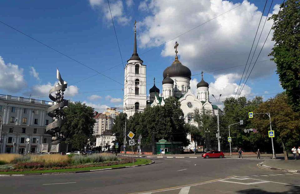 Запретят парковку у Благовещенского собора в Воронеже