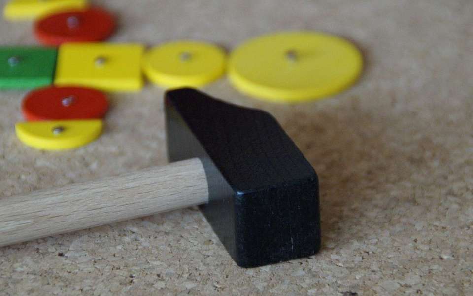 Уголовное дело возбудили после нападения подростка с молотком на школу в Воронежской области