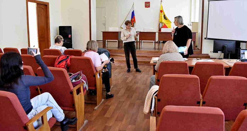 В Ленинском районе состоялось заседание клуба ЖКХ: акцент на раздельный сбор и утилизацию отходов