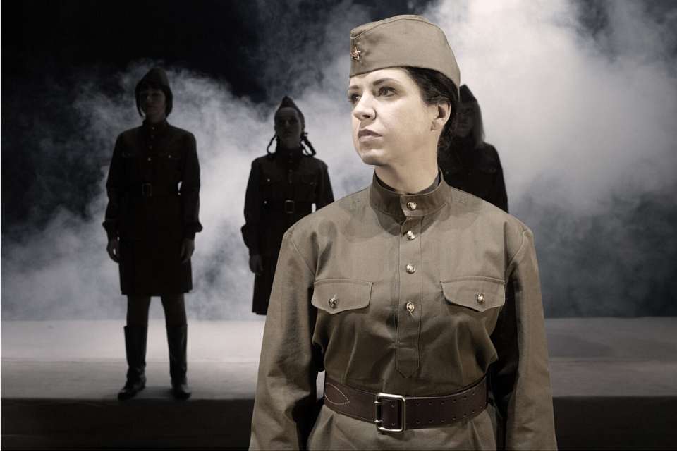 Под конец театрального сезона воронежцам покажут премьеру спектакля «Зори здесь тихие»