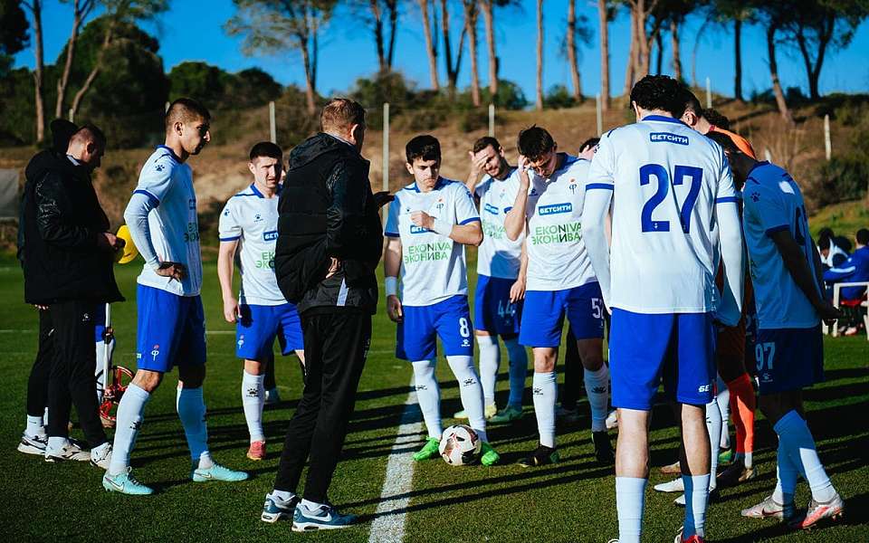 Забитыми мячами обменялись футболисты воронежского «Факела» и боснийской «Слоги»