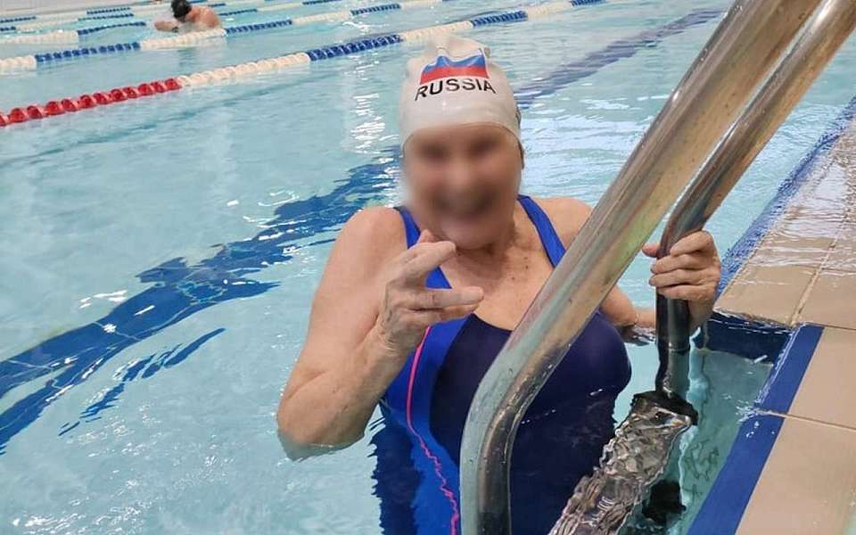 Воронежские врачи спасли во время соревнований 80-летнюю пловчиху с инсультом
