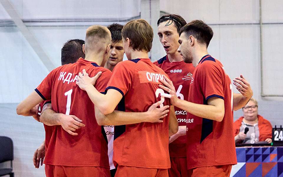 Воронежские волейболисты дважды победили на ставропольской площадке