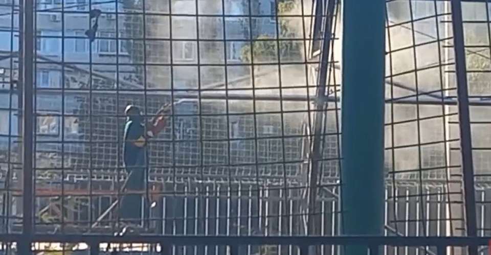 В Воронеже начали восстанавливать сгоревший футбольный манеж
