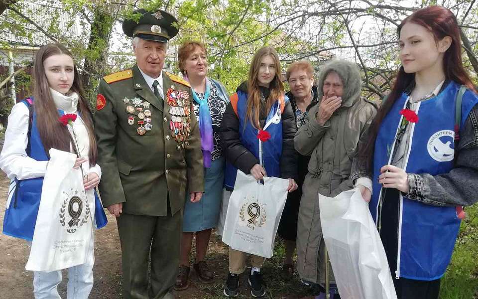 В Коминтерновском районе вручили подарки бывшим узникам концлагерей