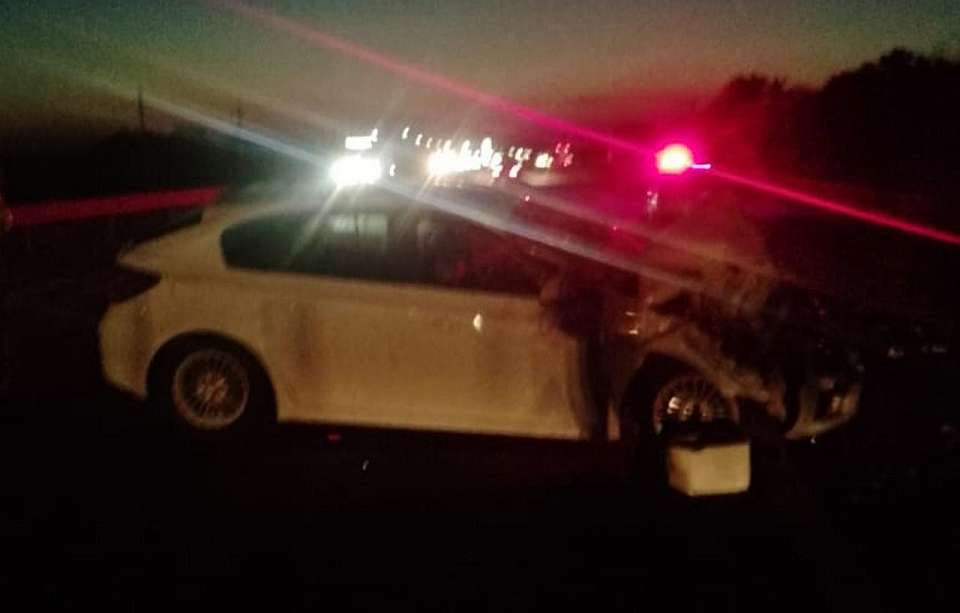 Женщина и двое детей пострадали во врезавшейся в «КамАЗ» иномарке на воронежской трассе