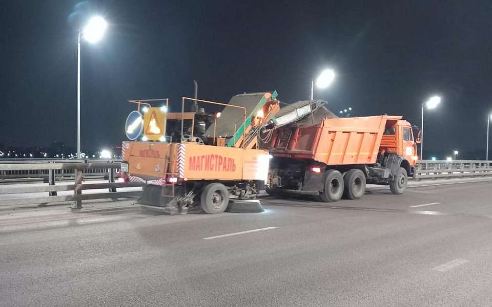 С начала новой рабочей недели с улиц Железнодорожного района вывезено 105 тонн остатков пескосоляной смеси