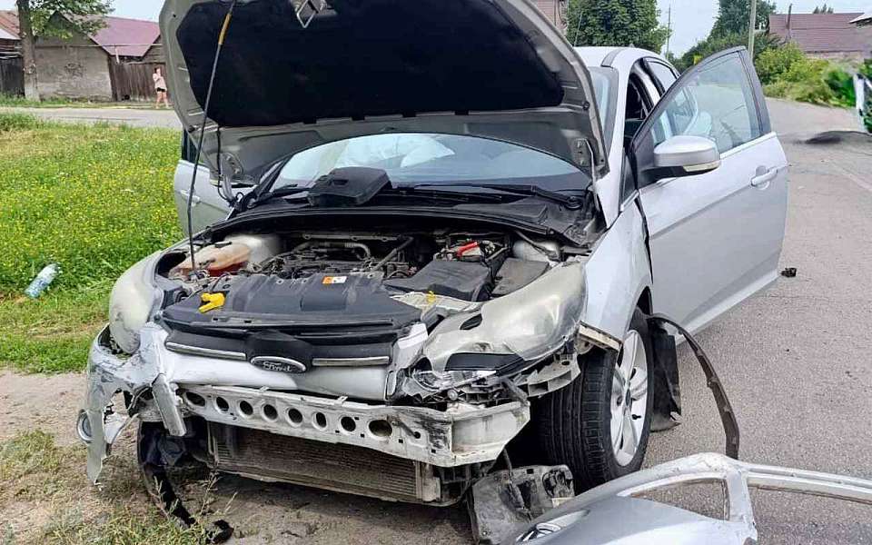 Двое детей и девушка пострадали в ДТП «Лады» и «Форда» в воронежском Борисоглебске