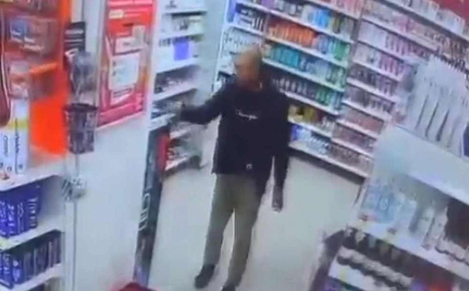 В Воронеже задержали грабителя, похитившего в магазине шариковый дезодорант