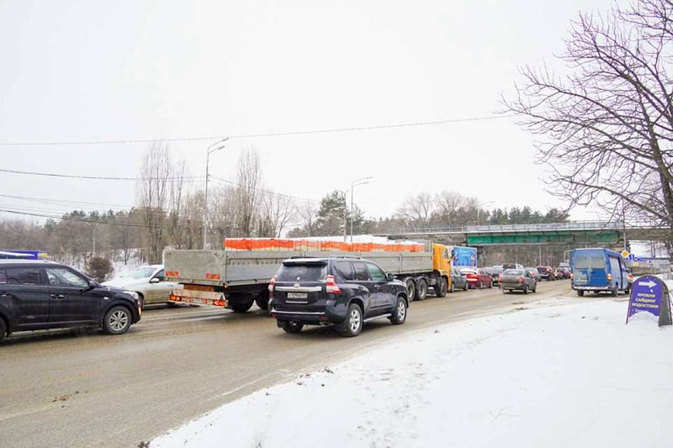 В полиции рассказали о ДТП, из-за которого перекрыли трассу М-4 в Воронежской области