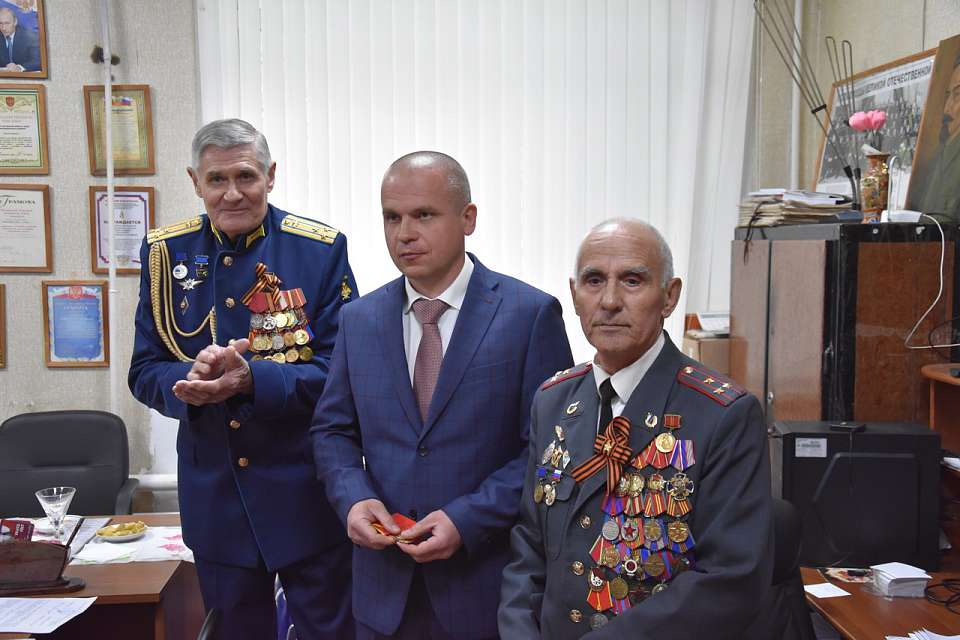 Членов Совета ветеранов поздравили с предстоящим Днем Победы