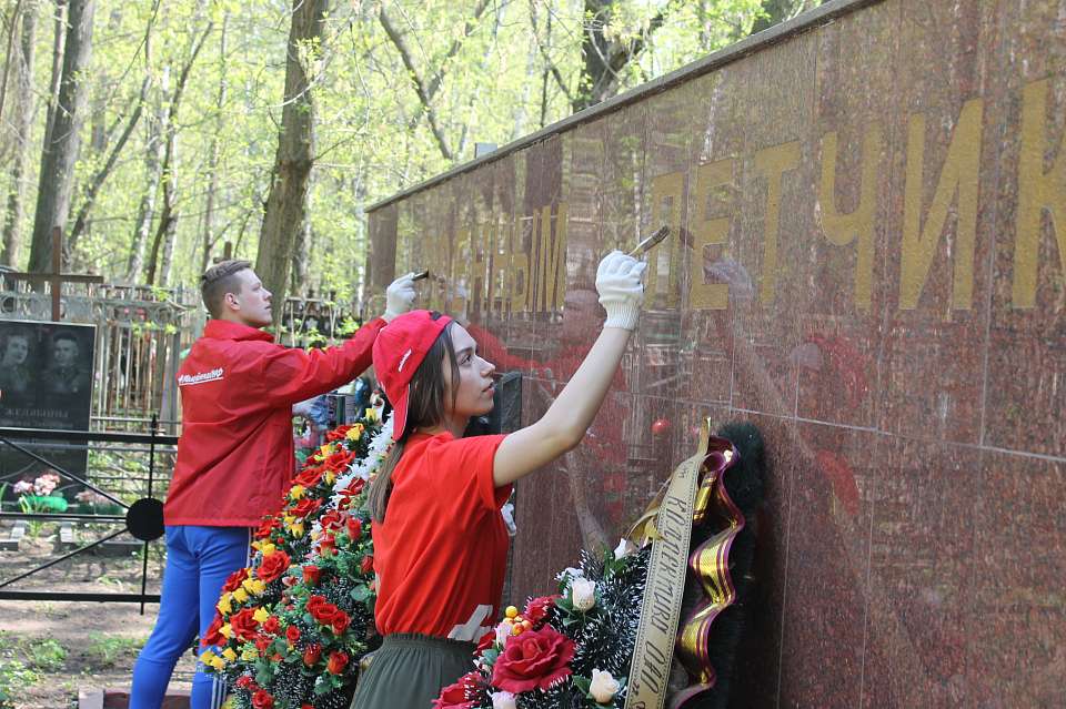             В Коминтерновском районе прошел инспекционный объезд памятных мест