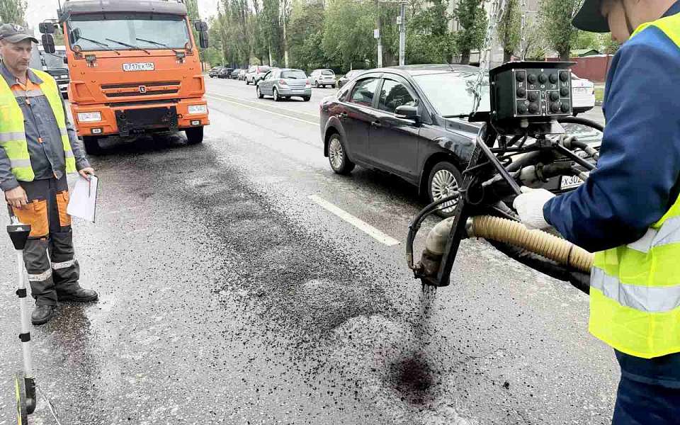 «Скорая помощь» для дорожного полотна: как проходит ямочный ремонт в Железнодорожном районе 