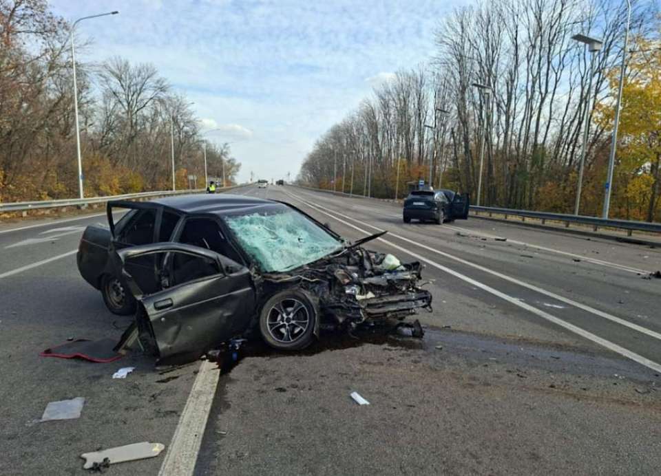В ДТП двух легковушек пострадали 4 человека под Воронежем