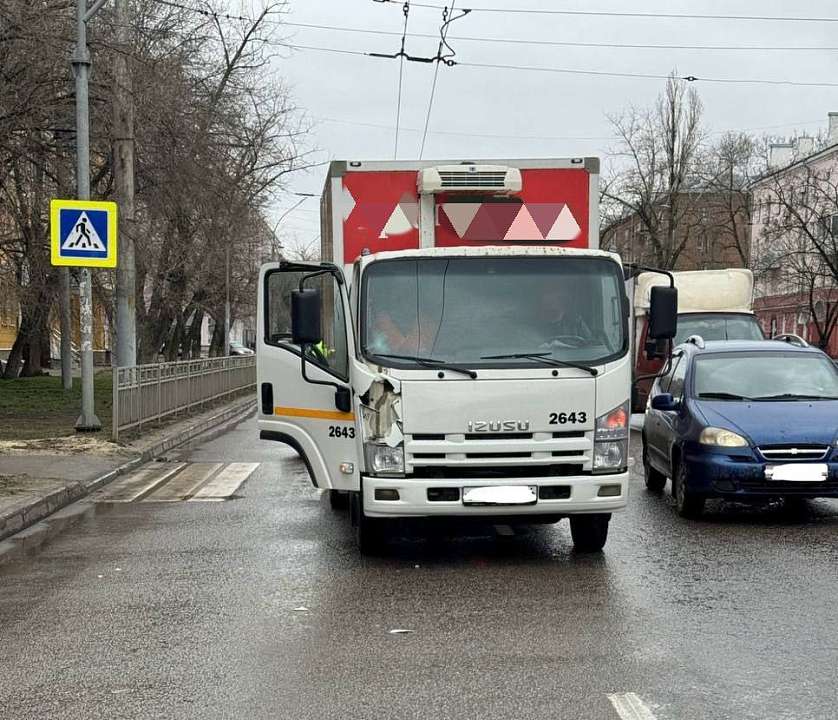 Грузовик сбил 13-летнего ребенка на пешеходном переходе в Воронеже