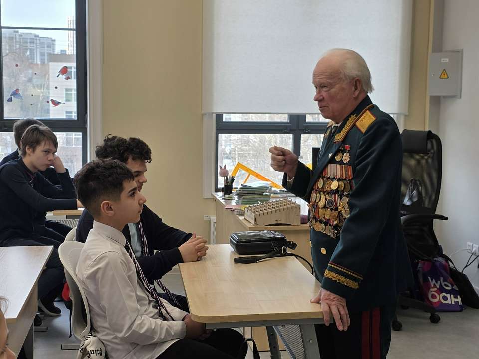 В Ленинском районе проходят уроки мужества