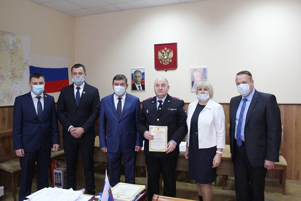 В Левобережном районе поздравили сотрудников МВД с профессиональным праздником