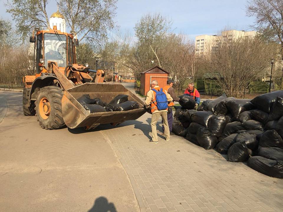 В Коминтерновском районе приводят территории в надлежащее санитарное состояние